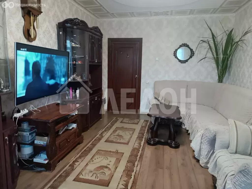 3-комнатная квартира: Омск, улица 70 лет Октября, 14/2 (63.7 м) - Фото 2