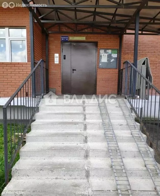 3-комнатная квартира: деревня Большие Жеребцы, микрорайон Восточный, ... - Фото 2