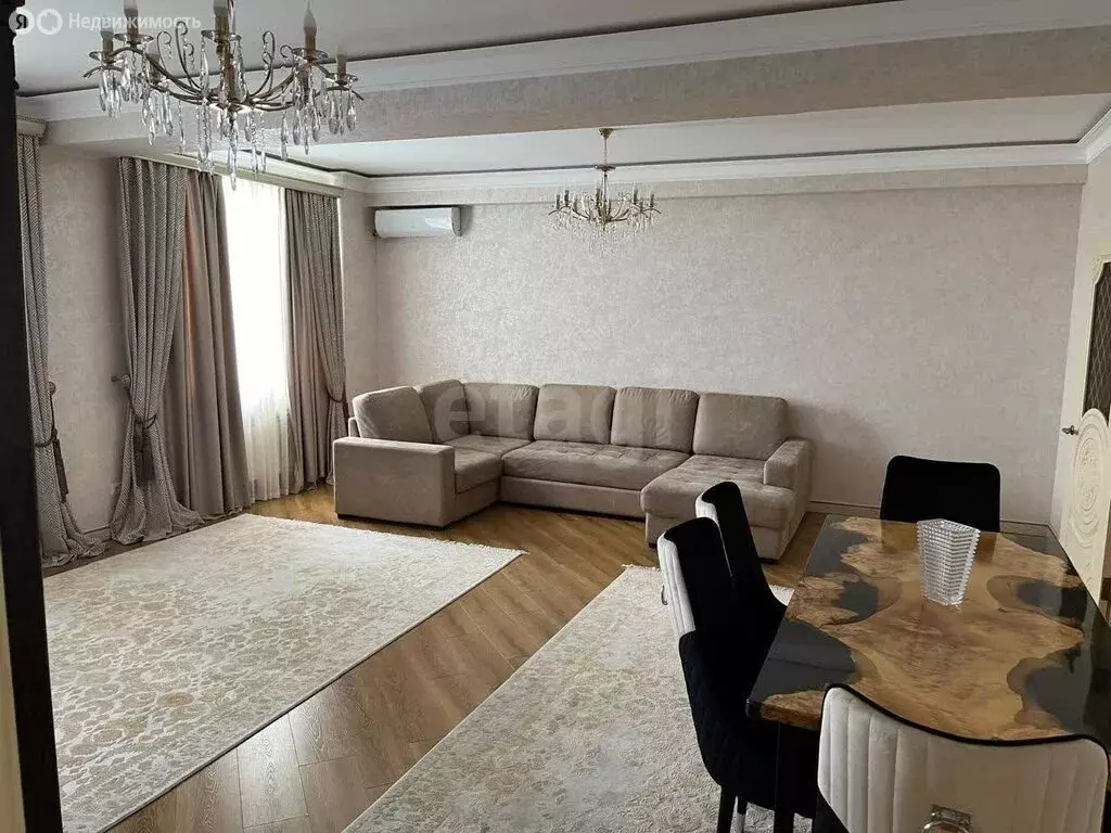 3-комнатная квартира: Махачкала, улица Хаджи Булача, 14Б (130 м) - Фото 1