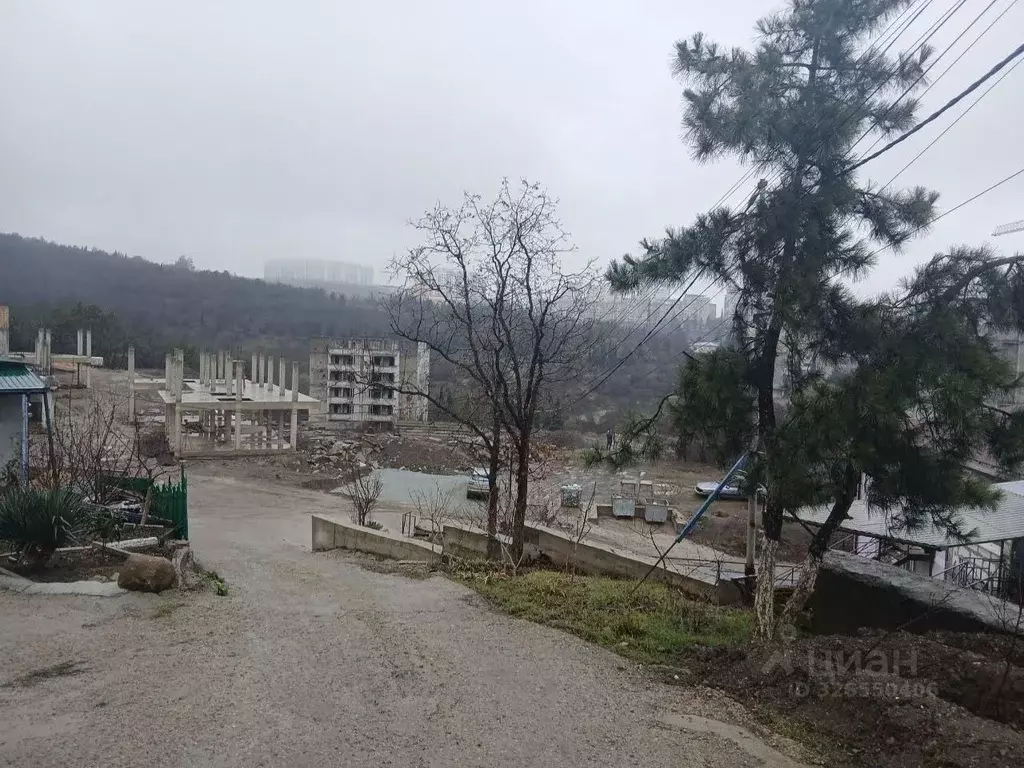 Гараж в Крым, Алушта ул. Ялтинская, 30 (85 м) - Фото 1