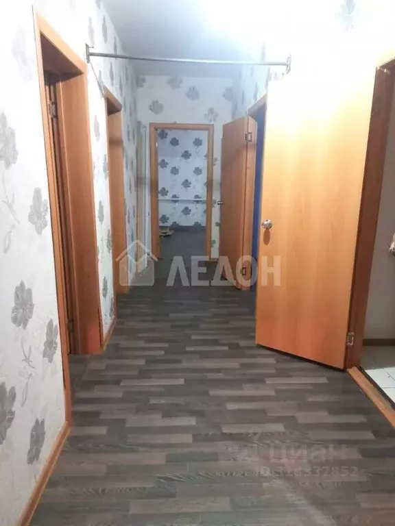 4-к кв. Омская область, Нововаршавка рп ул. Восточная, 12 (74.0 м) - Фото 0