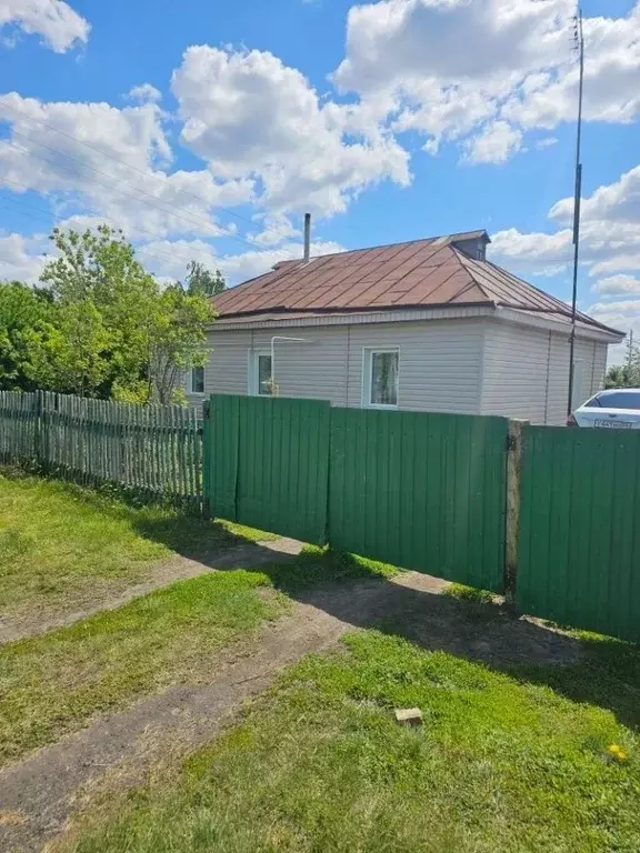 Дом в Омская область, Азовский район, Цветнопольское с/пос, с. ... - Фото 1