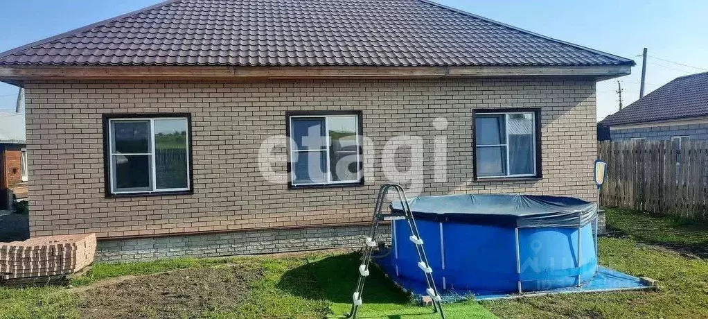 Дом в Красноярский край, Емельяново пгт ул. Академическая, 43 (100 м) - Фото 1