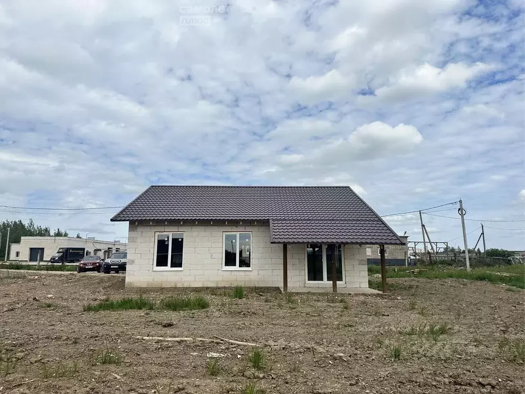 Дом в Новгородская область, Новгородский район, Ермолинское с/пос, д. ... - Фото 1