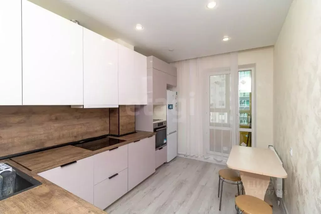 1-к кв. Тюменская область, Тюмень ул. Ветеранов Труда, 9Ак2 (63.2 м) - Фото 2