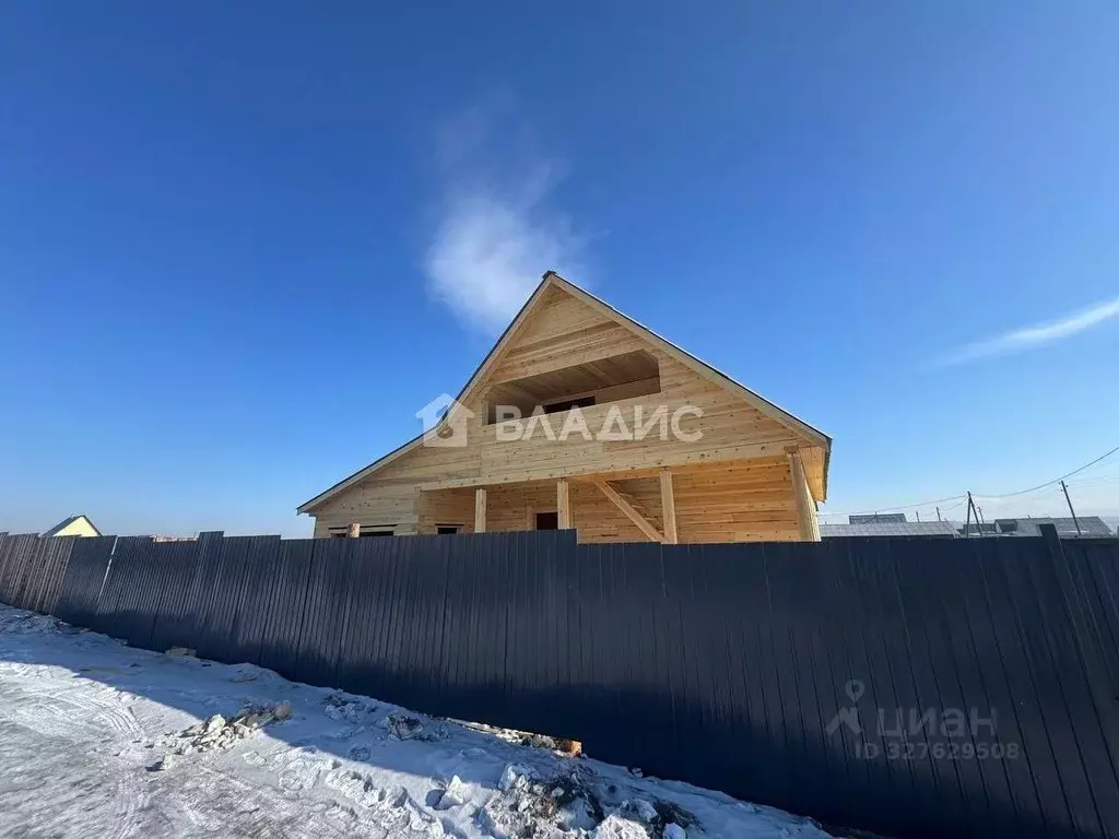 Дом в Бурятия, Заиграевский район, Дабатуйское с/пос, с. Эрхирик  (190 ... - Фото 1