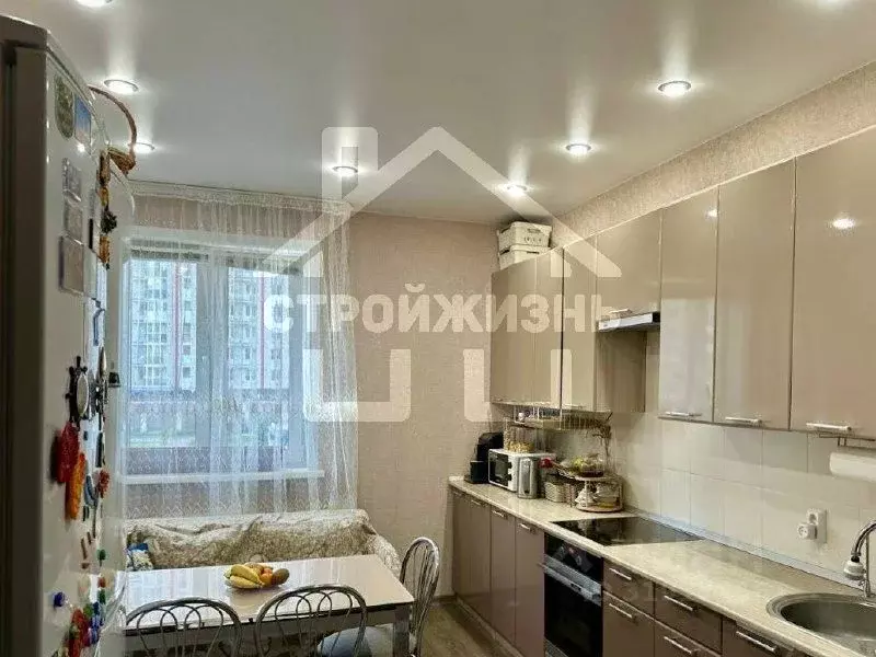 2-к кв. Свердловская область, Екатеринбург ул. Авиационная, 12 (68.0 ... - Фото 1