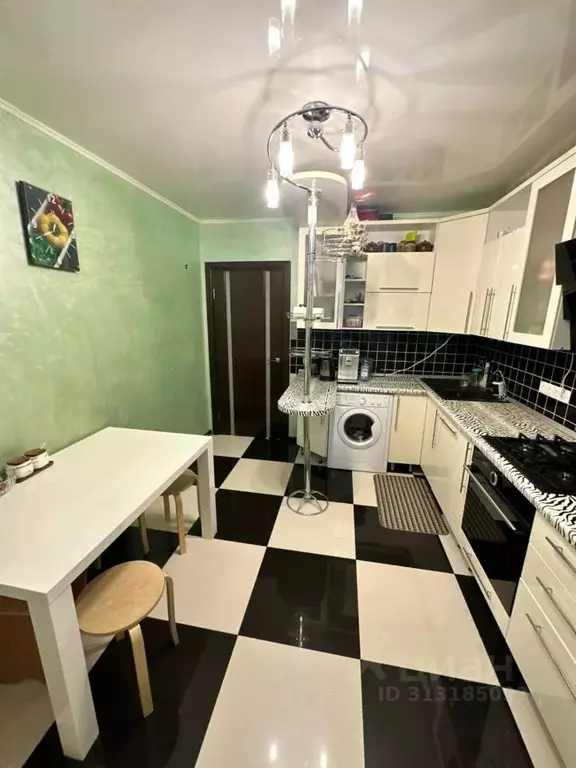 3-к кв. Курская область, Курск ул. Каширцева, 4 (90.0 м) - Фото 0