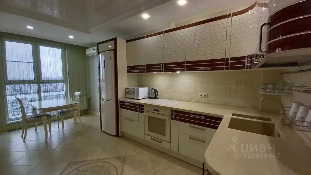 2-к кв. Краснодарский край, Краснодар Красная ул., 176 (64.0 м) - Фото 1