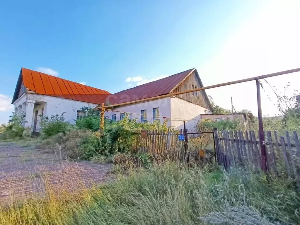 Дом в Оренбургская область, Переволоцкий район, с. Родничный Дол ... - Фото 1