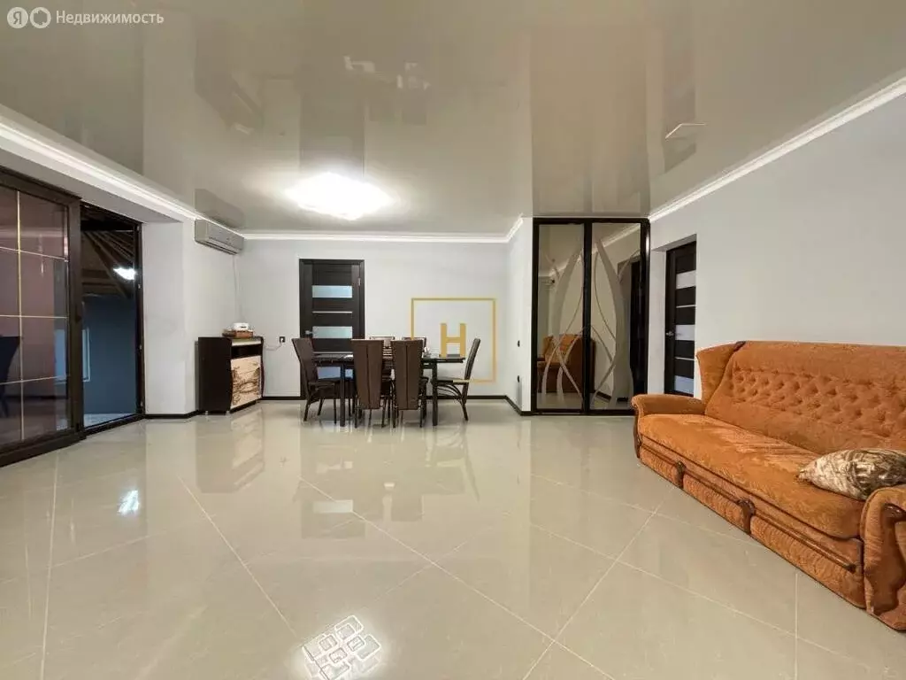 4-комнатная квартира: Евпатория, проспект Победы, 62 (76.2 м) - Фото 1