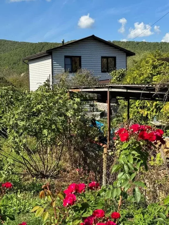 Дом в Краснодарский край, Геленджик городской округ, с. Пшада  (100 м) - Фото 1