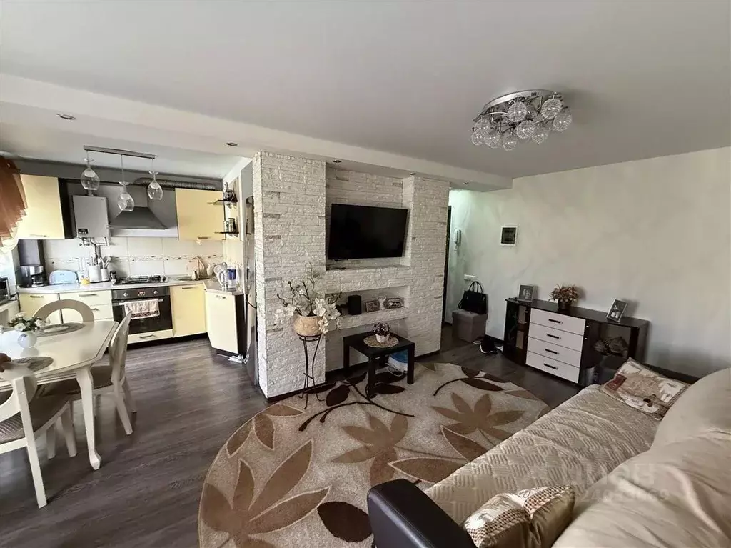 2-к кв. Саратовская область, Саратов ул. Танкистов, 58 (40.1 м) - Фото 2