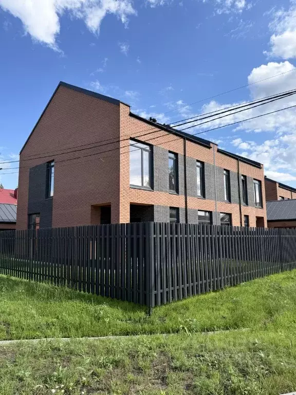 Таунхаус в Омская область, Омск ул. 9-я Любинская, 86 (215 м) - Фото 2