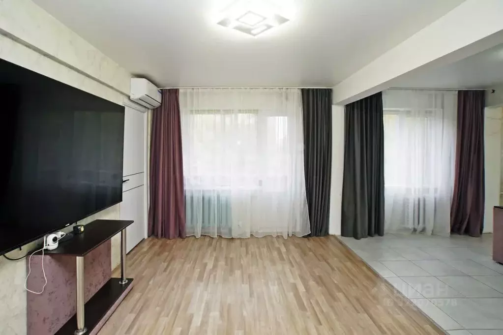 3-к кв. Омская область, Омск Заозерный мкр, ул. Светлая, 2 (58.2 м) - Фото 1