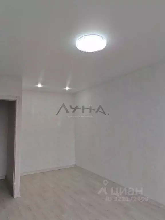 1-к кв. Татарстан, Набережные Челны ул. Шамиля Усманова, 109А (33.0 м) - Фото 0