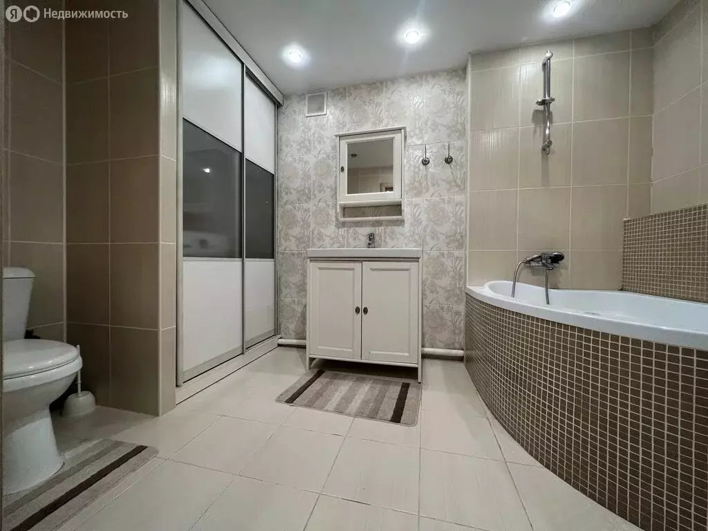 2-комнатная квартира: Тюмень, улица Евгения Богдановича, 16 (94 м) - Фото 1