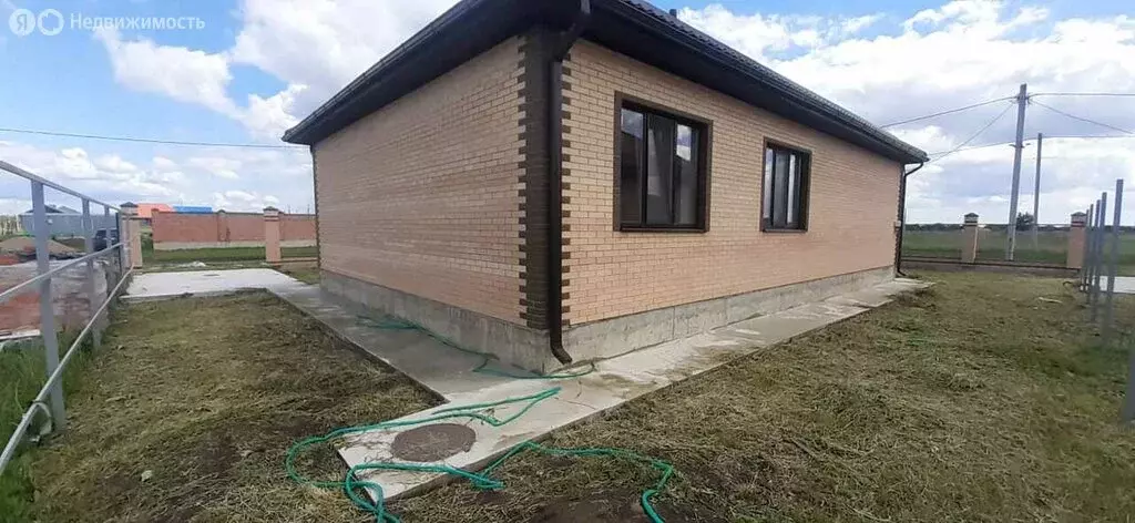 Дом в станица Новотитаровская, Станичная улица (120 м) - Фото 1