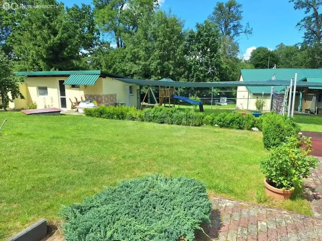 Дом в посёлок Комсомольск, Калининградская улица (263 м) - Фото 1