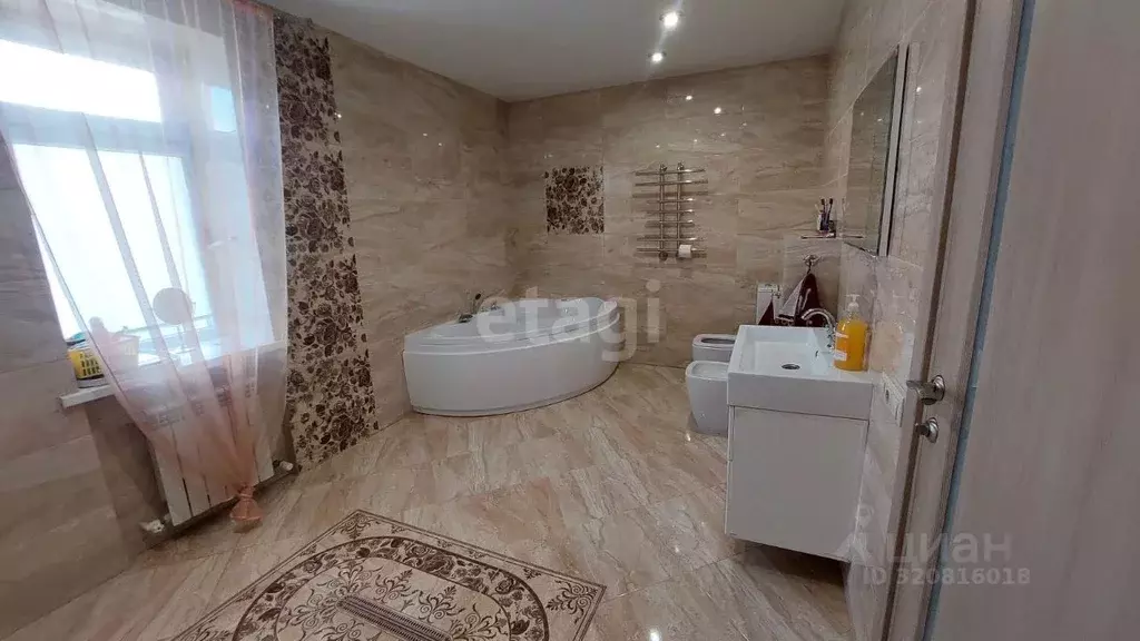 Дом в Архангельская область, Котлас ул. Портовиков, 78 (227 м) - Фото 1