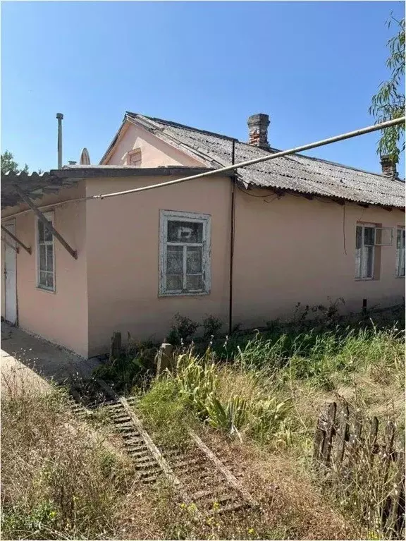 Дом в Крым, Черноморский район, Медведевское с/пос, с. Медведево ул. ... - Фото 2