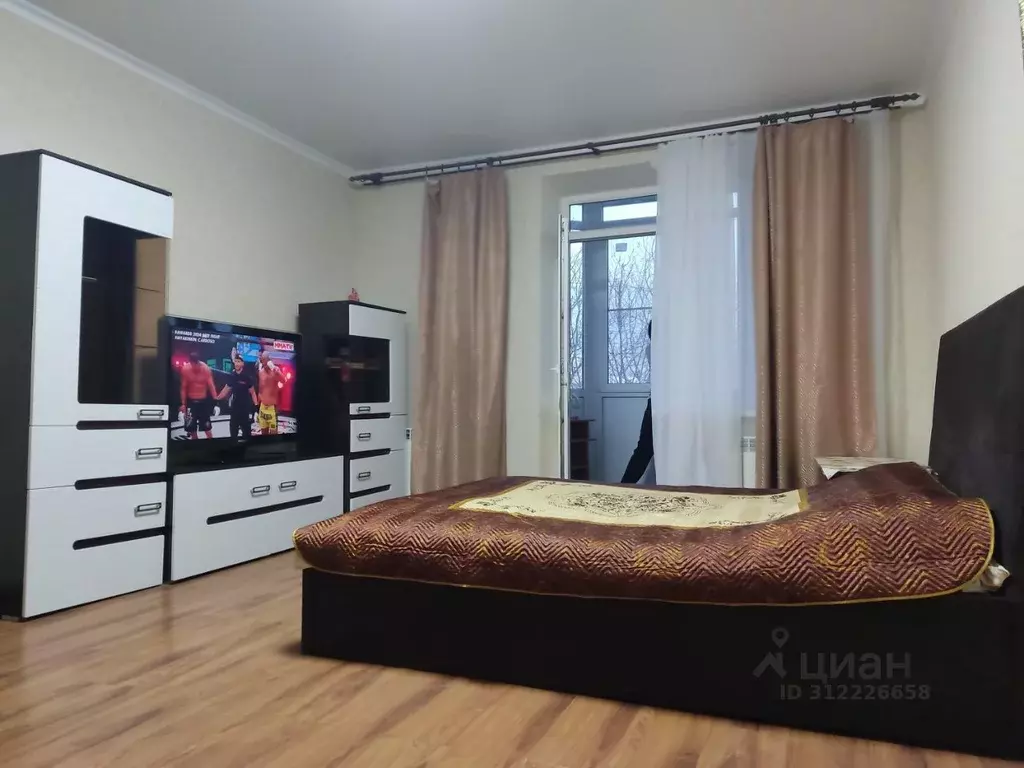 2-к кв. Ростовская область, Таганрог ул. Ломакина, 104 (70.0 м) - Фото 1