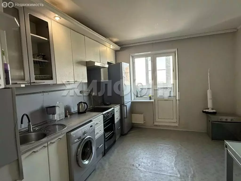 3-комнатная квартира: Тольятти, улица 70 лет Октября, 13 (68.6 м) - Фото 2