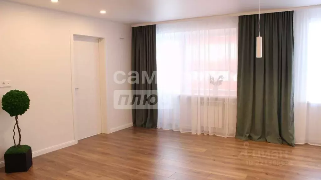 3-к кв. Омская область, Омск ул. Косарева, 34 (66.0 м) - Фото 0