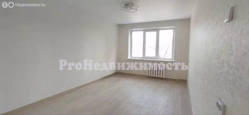 3-комнатная квартира: Абакан, улица Кати Перекрещенко, 8 (61 м) - Фото 1