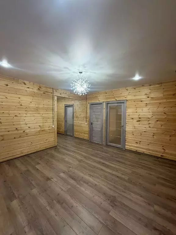 Дом 200 м на участке 8 сот. - Фото 1