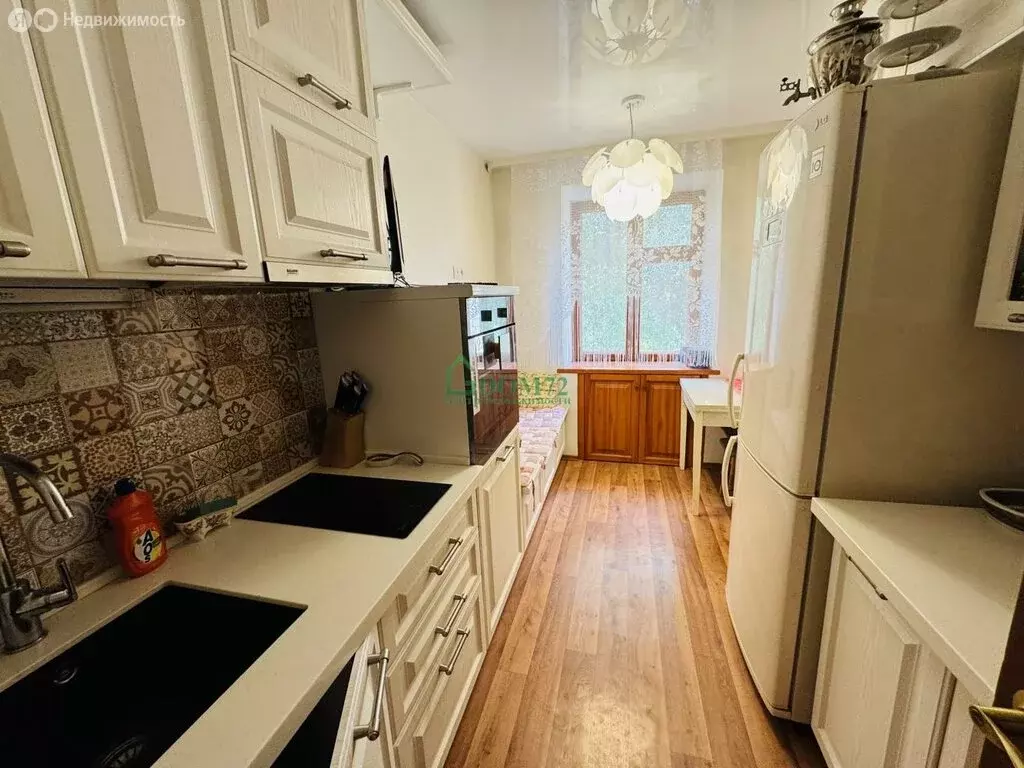 2-комнатная квартира: Тюмень, улица Ватутина, 18 (51 м) - Фото 0