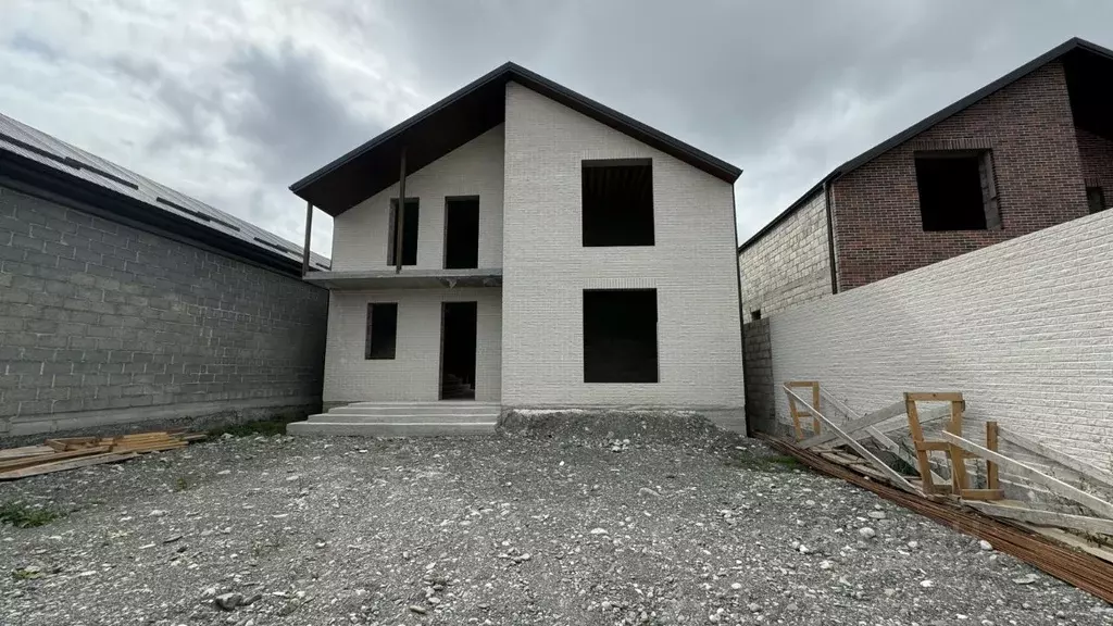 Дом в Северная Осетия, Владикавказ ул. Хадарцева, 11 (200 м) - Фото 1