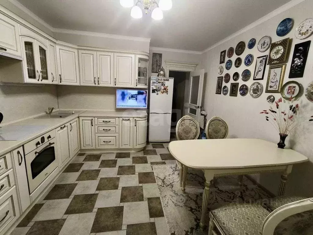 2-к кв. Белгородская область, Белгород Гостенская ул., 12 (81.7 м) - Фото 1