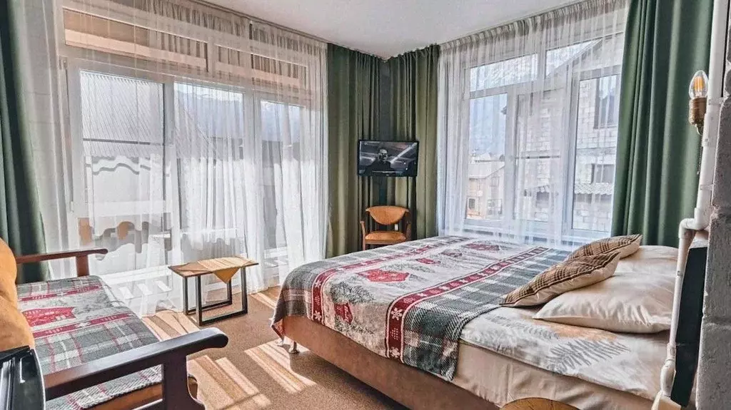 Комната Карачаево-Черкесия, Зеленчукский район, с. Архыз ул. Мира, 2А ... - Фото 1