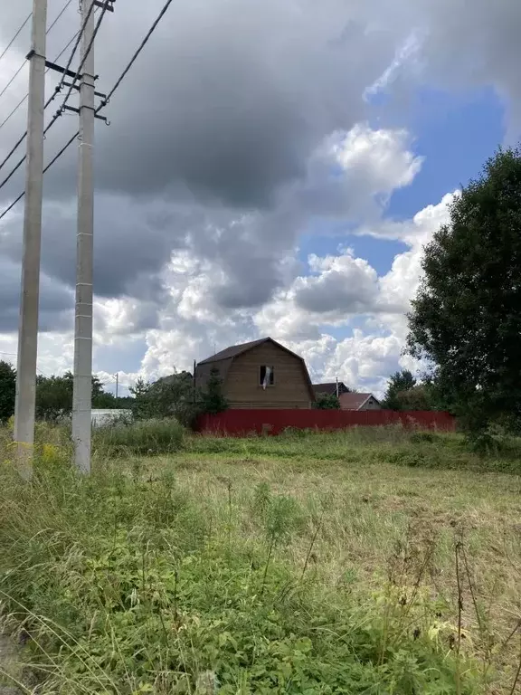 Участок в Ленинградская область, Гатчинский район, д. Выра  (20.0 ... - Фото 0