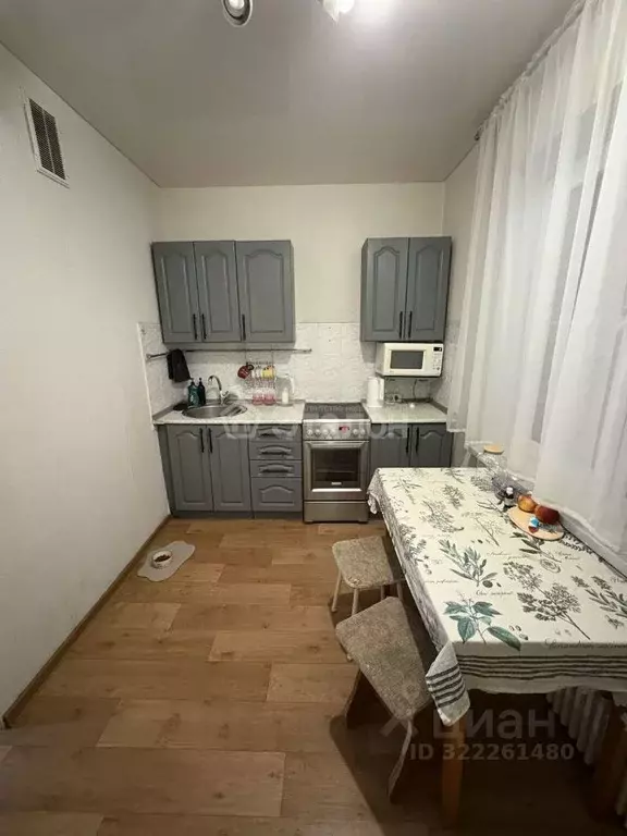 1-к кв. Волгоградская область, Волгоград ул. Кирова, 98 (39.2 м) - Фото 0