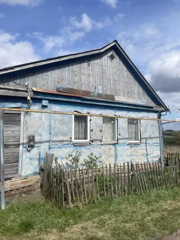 Дом в Курская область, Октябрьский район, Лобазовский сельсовет, с. ... - Фото 0