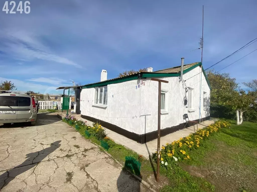 Дом в Крым, Сакский район, Добрушинское с/пос, с. Елизаветово ул. ... - Фото 2