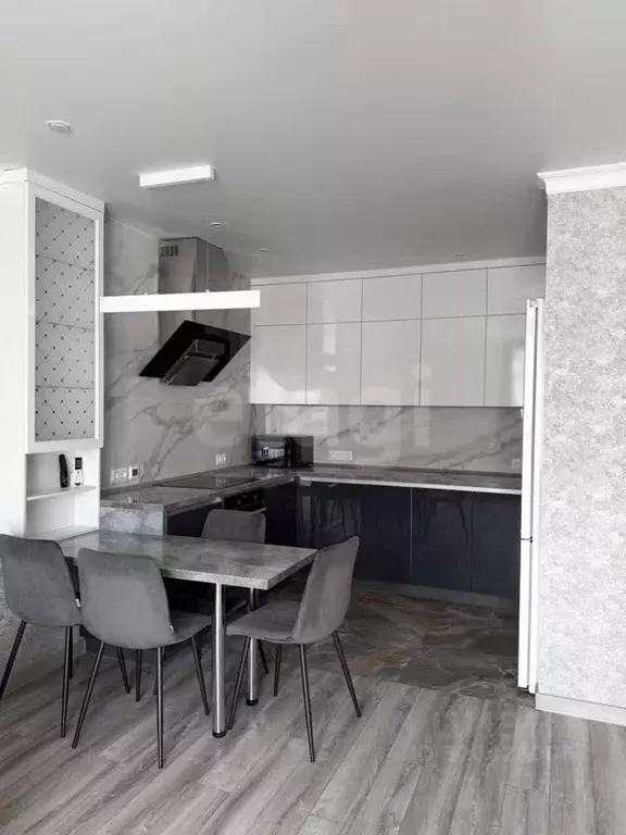 2-к кв. Тюменская область, Тюмень ул. Николая Семенова, 19к1 (80.0 м) - Фото 0