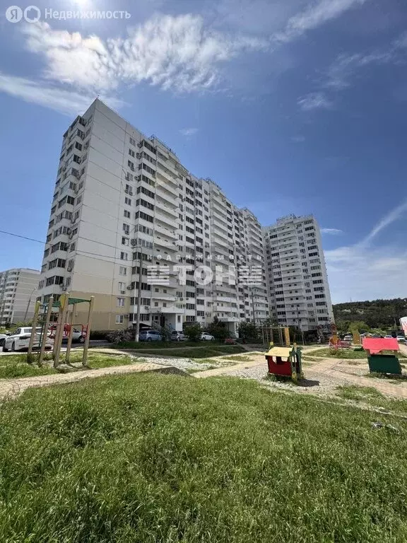 2-комнатная квартира: Геленджик, улица Маршала Жукова, 1к2 (62.5 м) - Фото 0