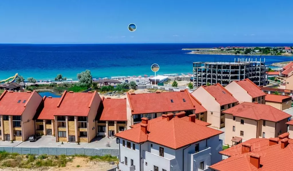 2-к кв. Крым, Черноморское пгт ул. Сигнальная, 2Бс7 (61.5 м) - Фото 1