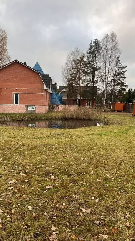 Дом в Санкт-Петербург, Санкт-Петербург, Петергоф ул. Средняя, 18 (3000 ... - Фото 0