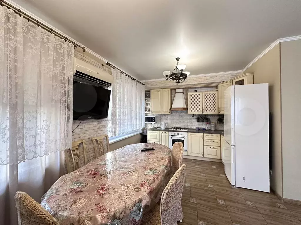 3-к. квартира, 70 м, 1/6 эт. - Фото 1