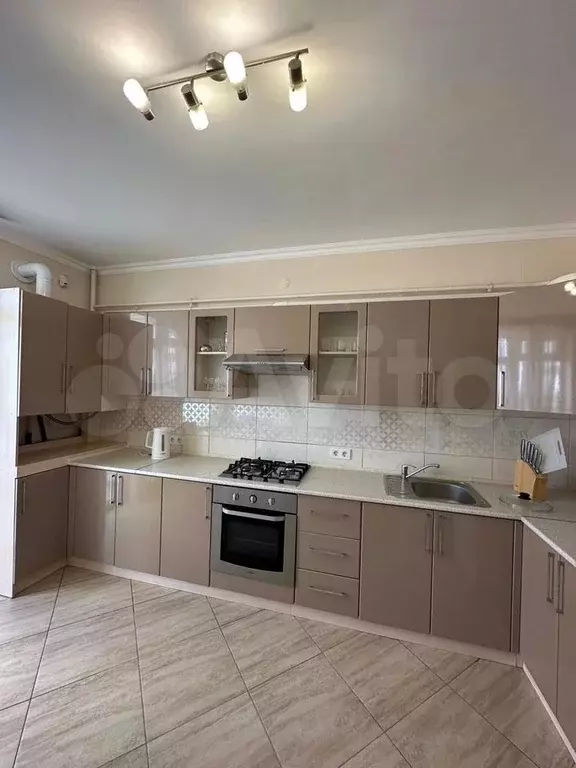 3-к. квартира, 80 м, 4/9 эт. - Фото 1