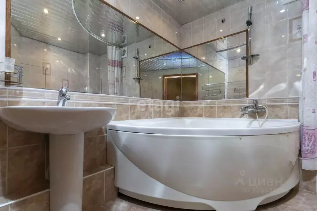 3-к кв. Тюменская область, Тюмень Восточный мкр, ул. Моторостроителей, ... - Фото 1