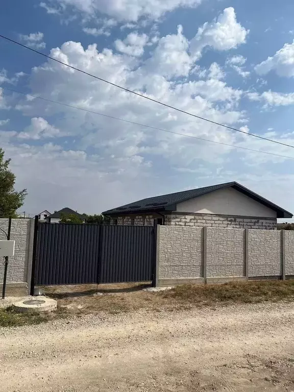 Дом в Крым, Симферопольский район, с. Чистенькое ул. Свиридова, 14 ... - Фото 1