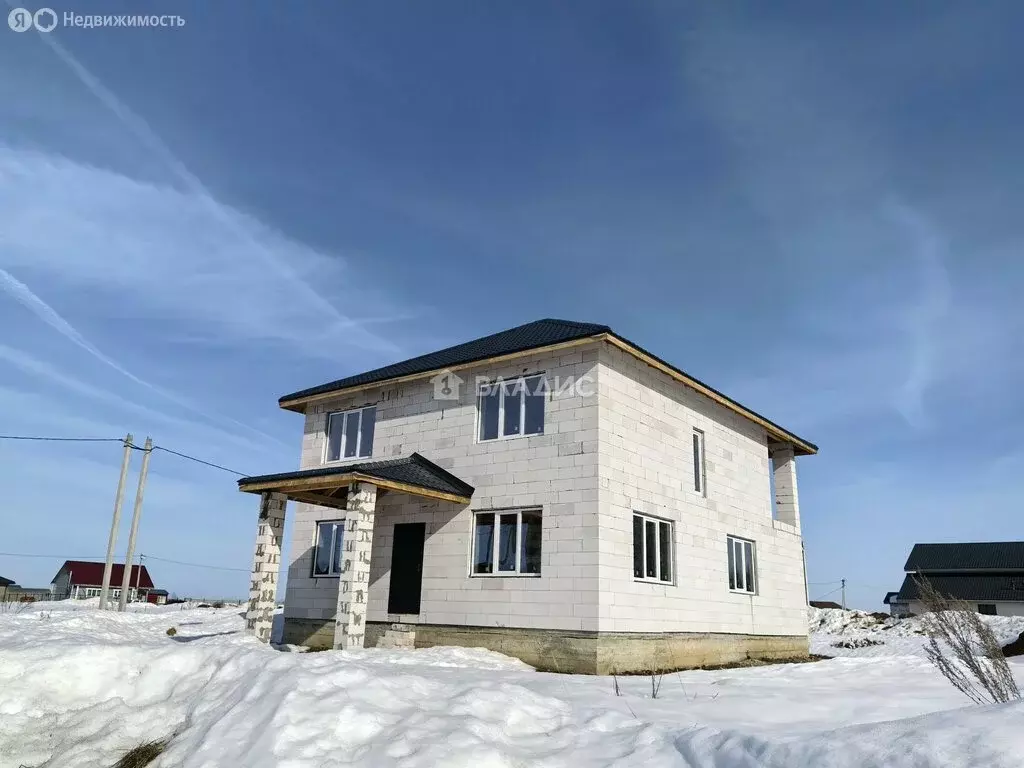 Дом в село Новоалександрово, Земляничная улица (170 м) - Фото 1