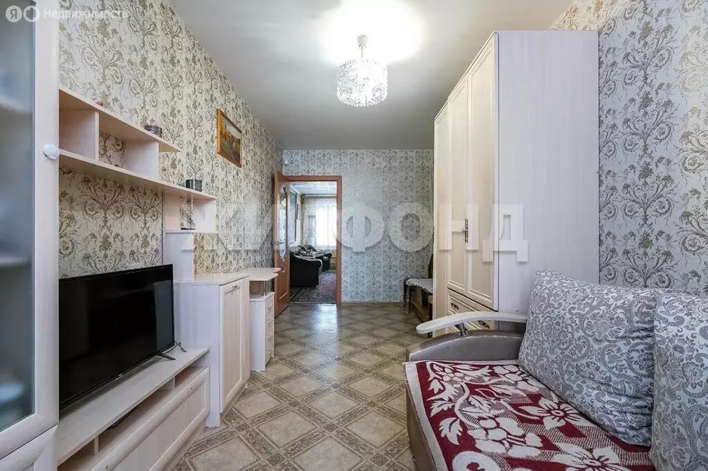 3-комнатная квартира: Новосибирск, улица Кошурникова, 18 (58.8 м) - Фото 1