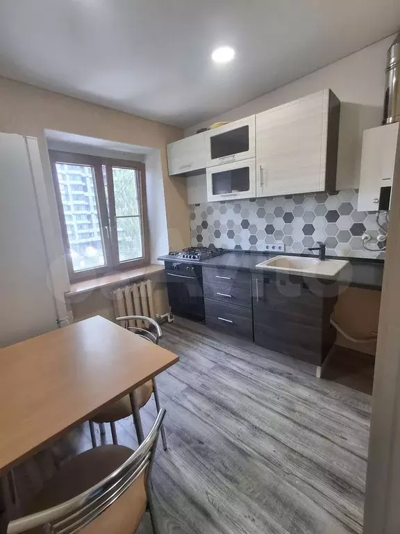1-к. квартира, 30 м, 5/5 эт. - Фото 0