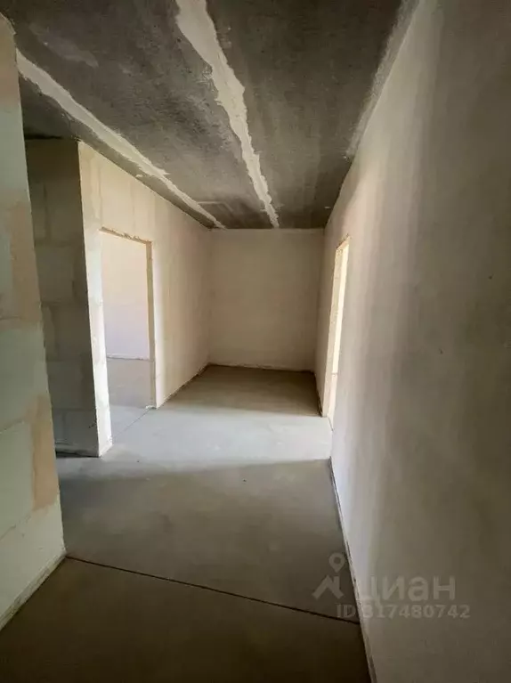 4-к кв. Волгоградская область, Волгоград ул. Расула Гамзатова, 7 ... - Фото 0